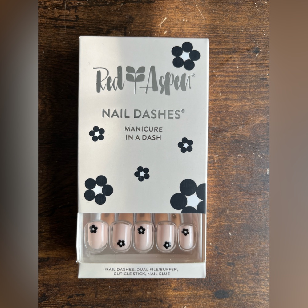 Red Aspen Nail Dashes - Flowers for Rumi